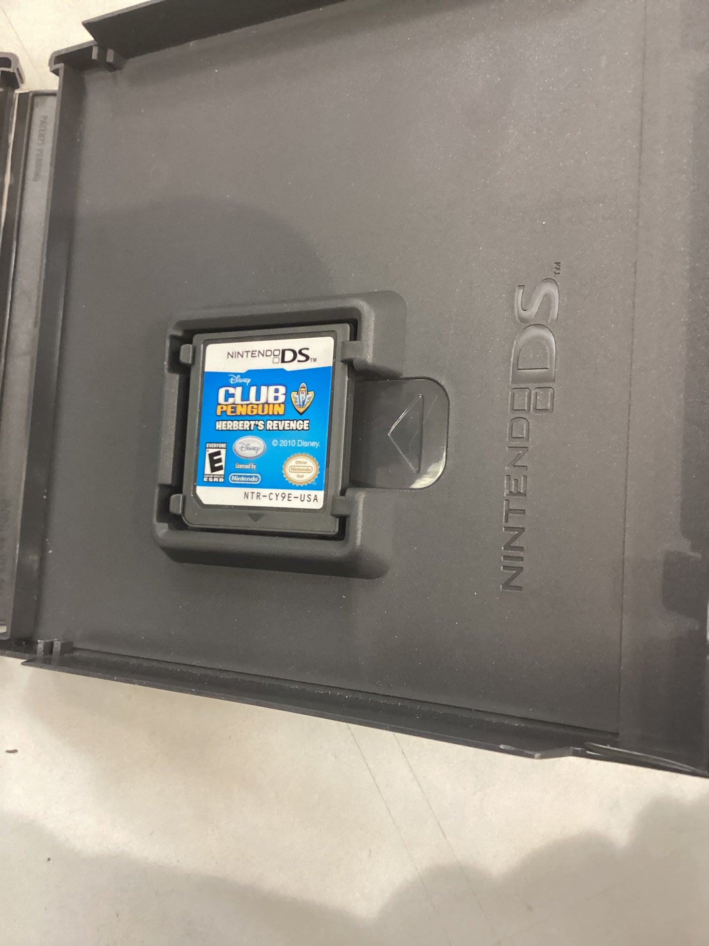 Club Penguin Herbert’s Revenge -DS- Used